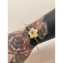 Load image into Gallery viewer, Daisy Bracelet