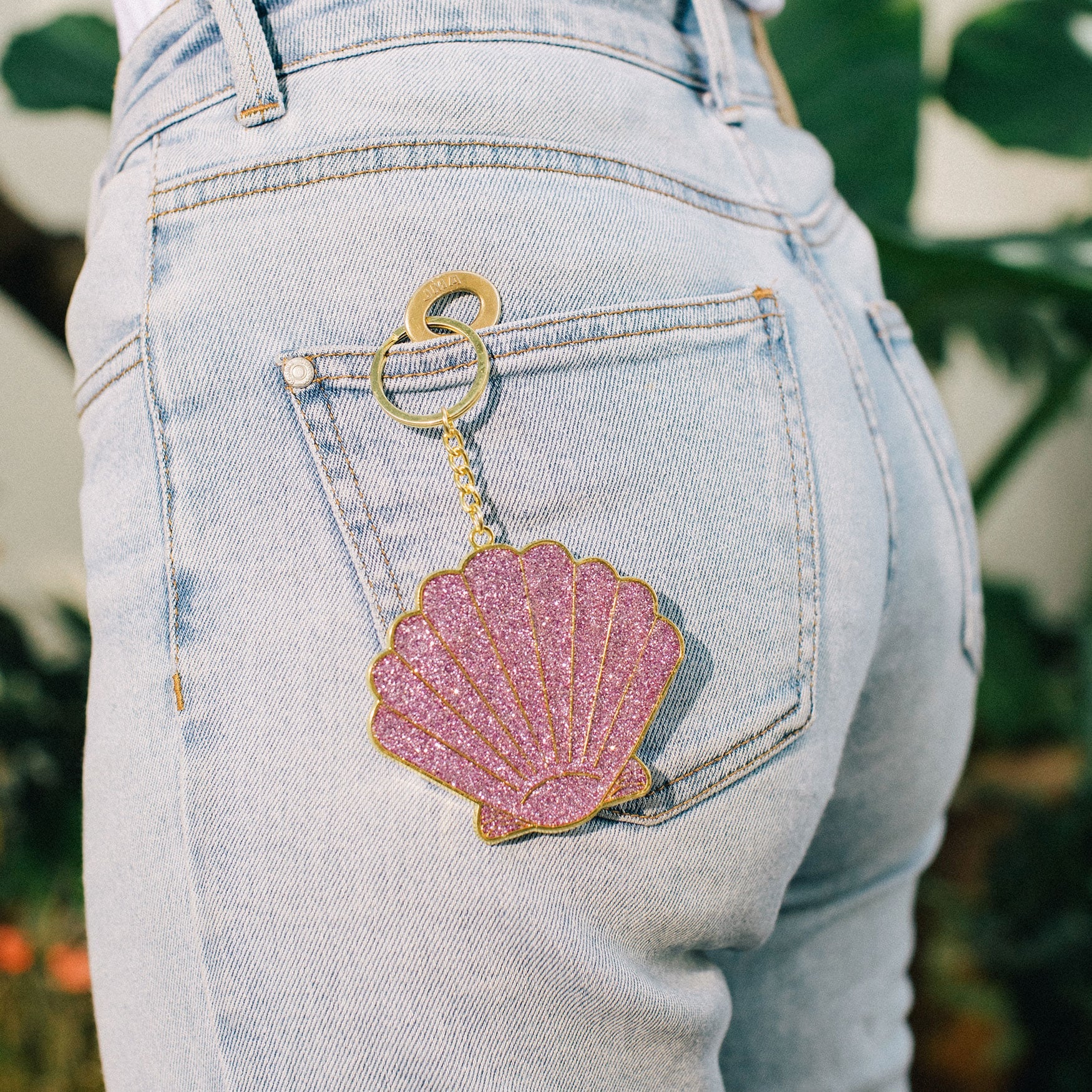 Shell Oversized Keychain